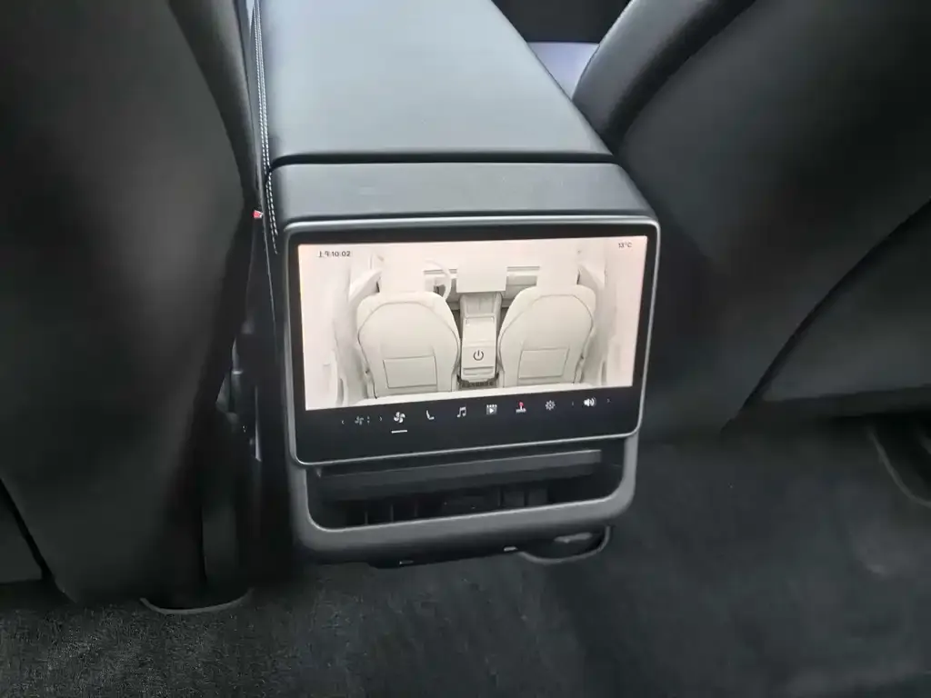 Tesla Model 3 — фото 9
