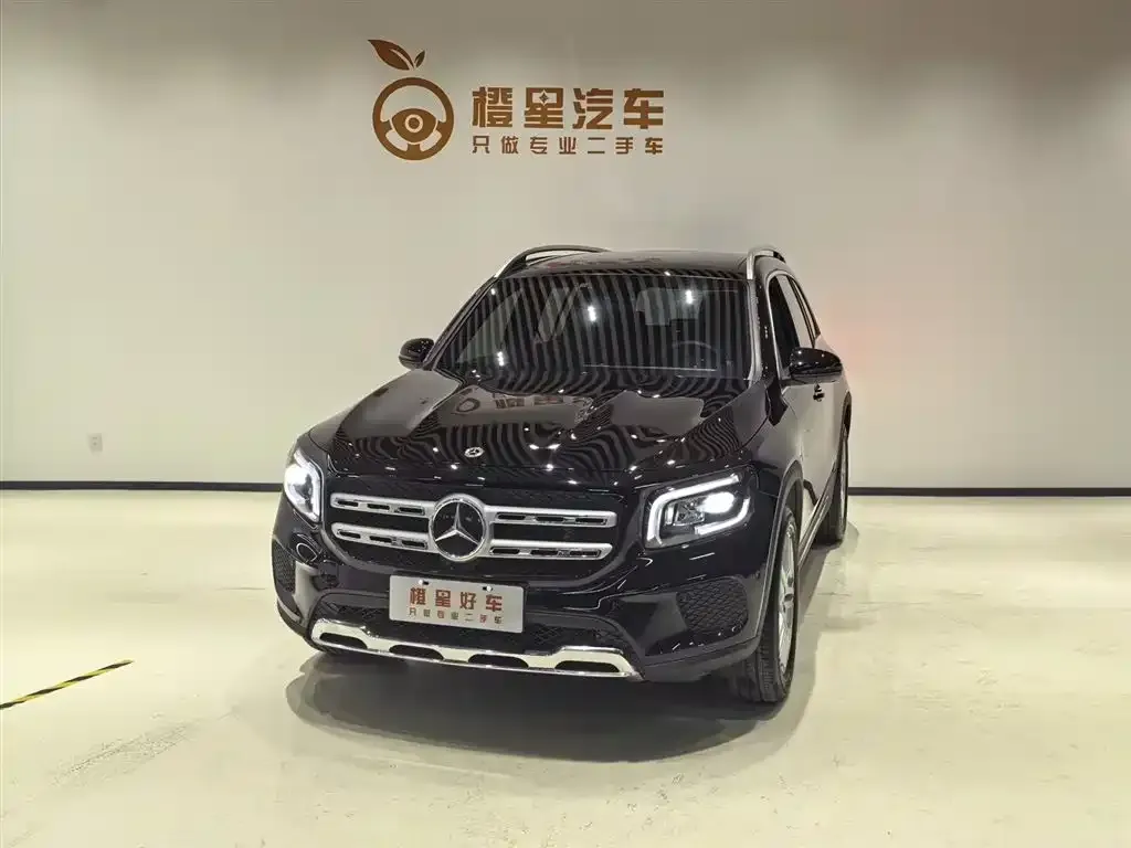 Mercedes-Benz GLB — фото 1