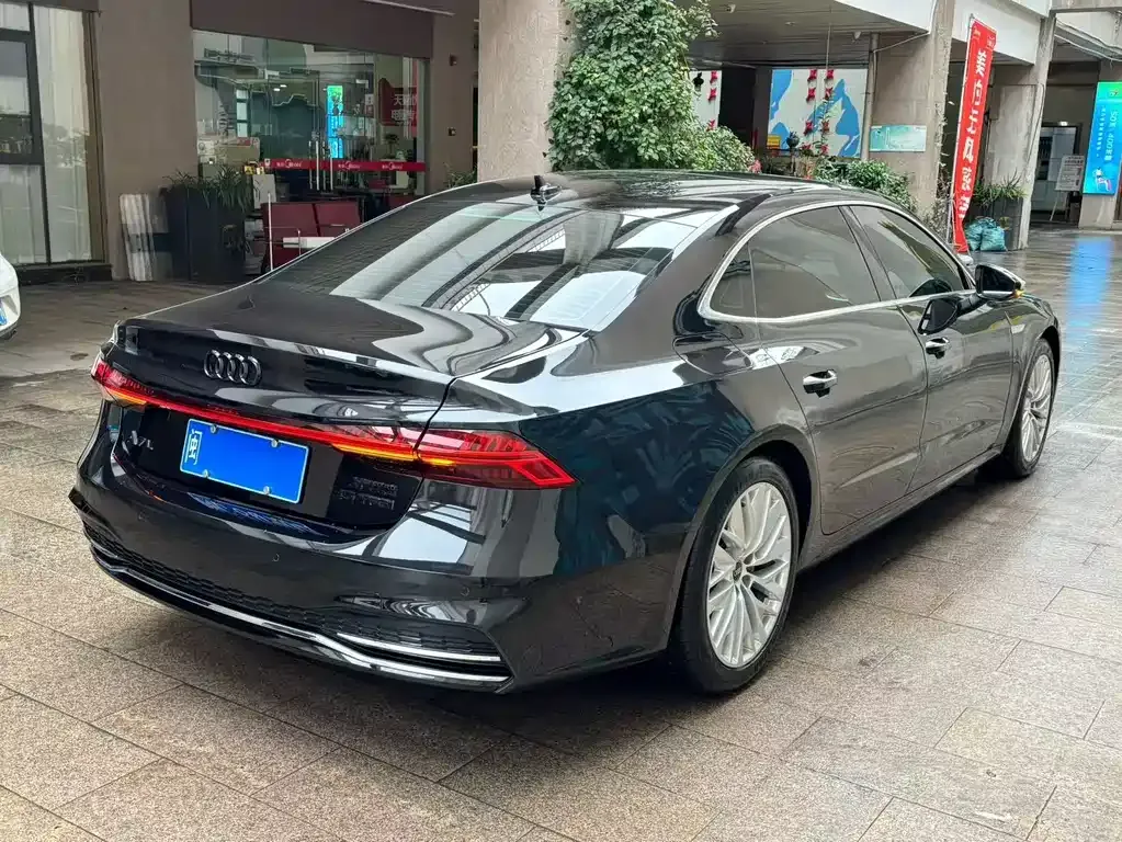 Audi A7L — фото 2