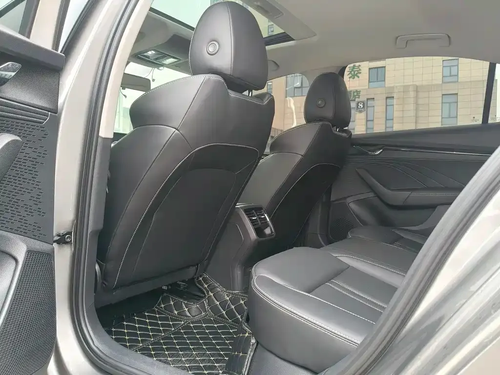 Skoda Octavia — фото 6