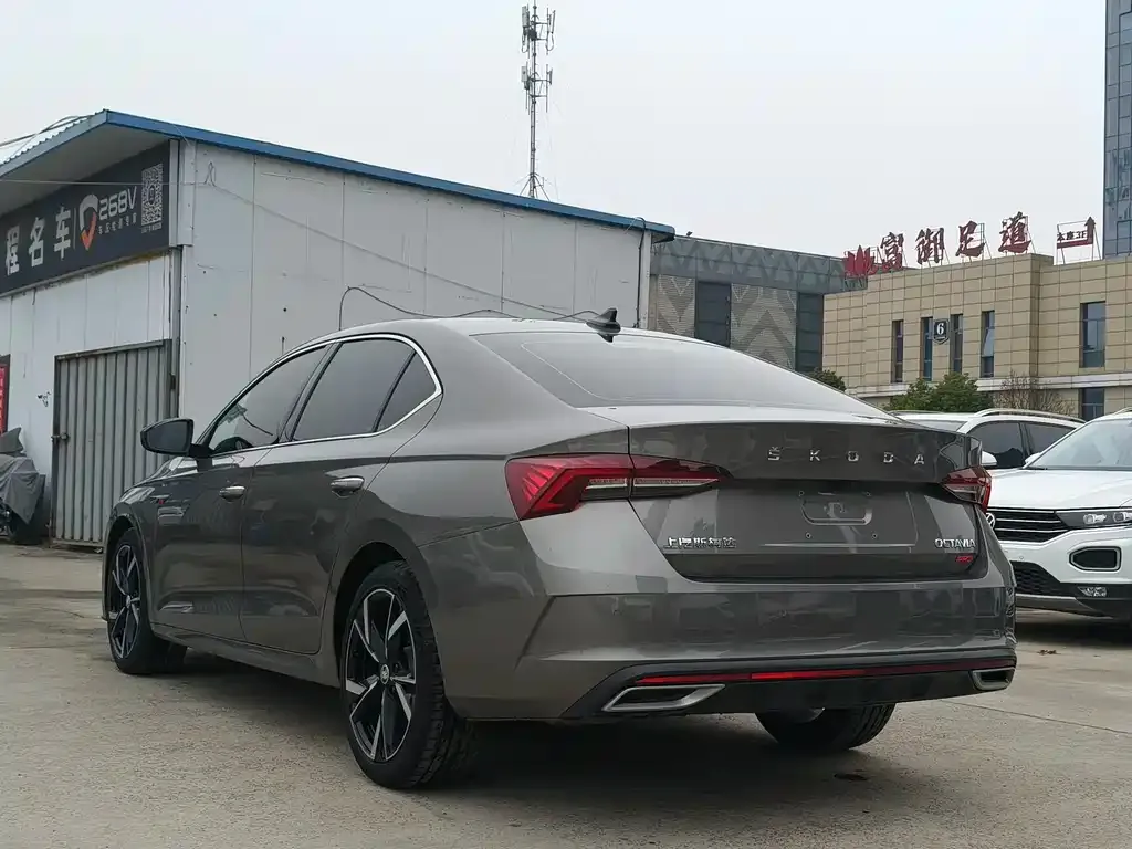 Skoda Octavia — фото 4