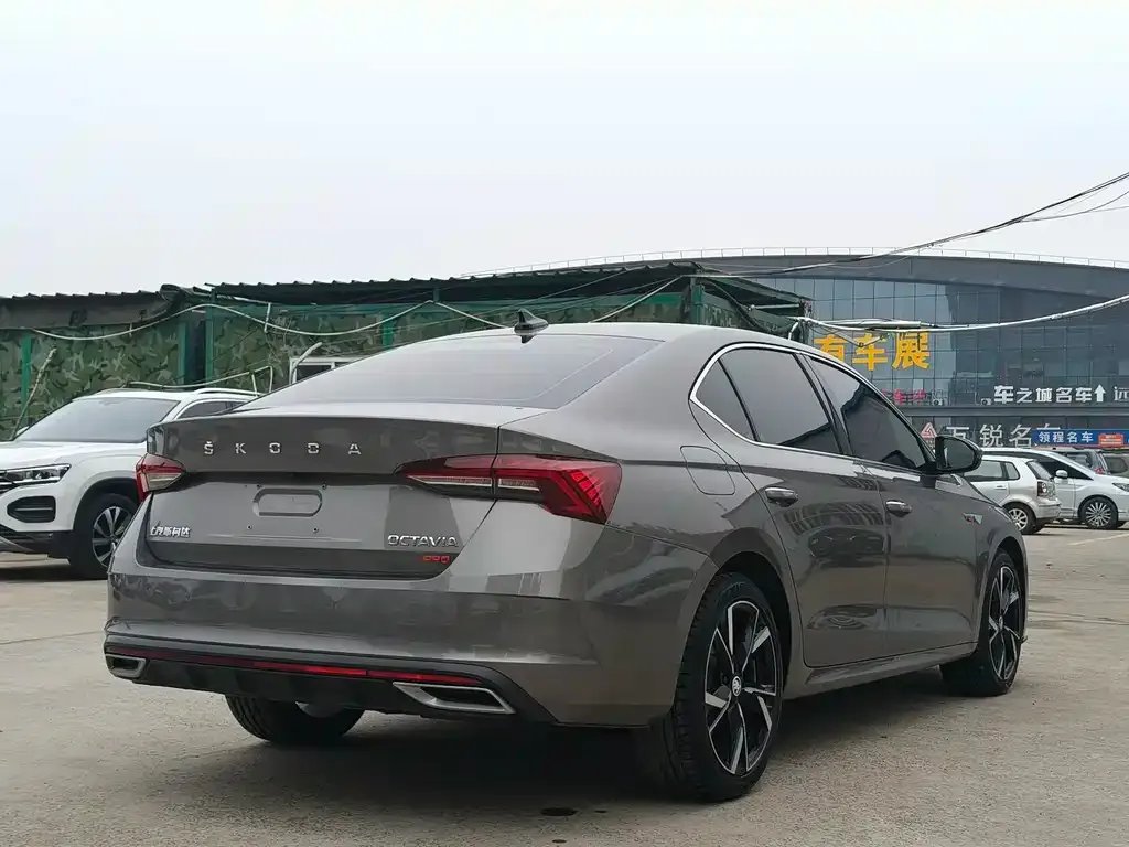 Skoda Octavia — фото 5