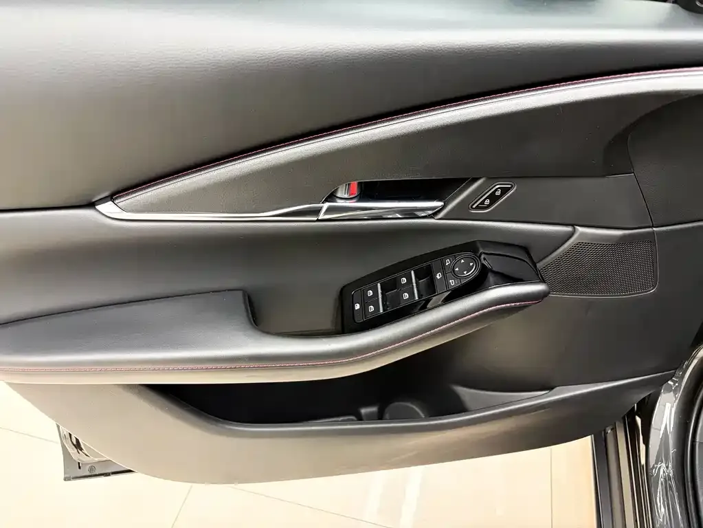 Mazda CX-30 — фото 10