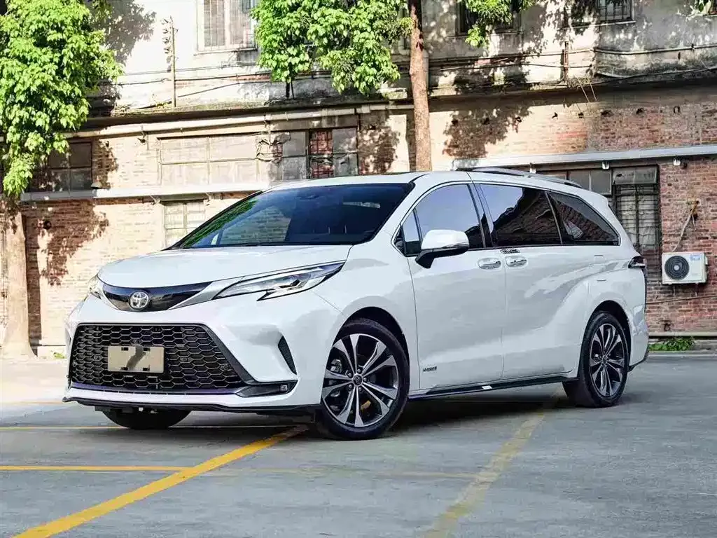 Toyota Granvia 2023 из CN, фото 1
