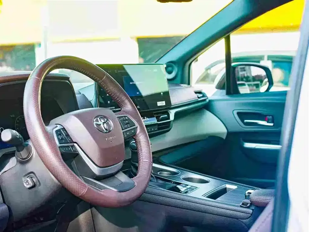 Toyota Granvia 2023 из CN, фото 3