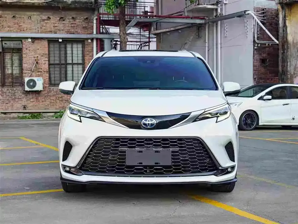 Toyota Granvia 2023 из CN, фото 9