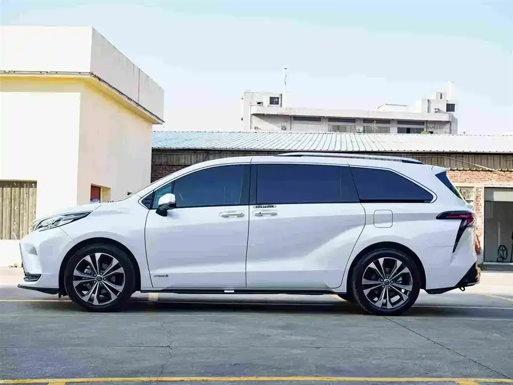 Toyota Granvia 2023 из CN, фото 8