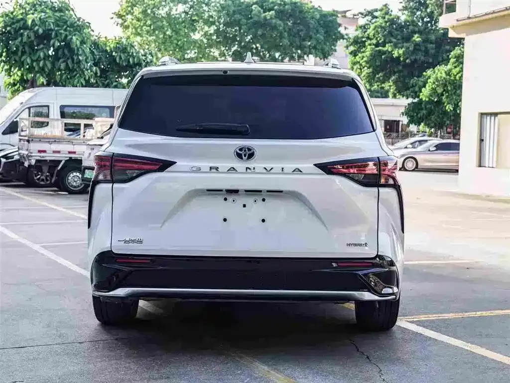 Toyota Granvia 2023 из CN, фото 7