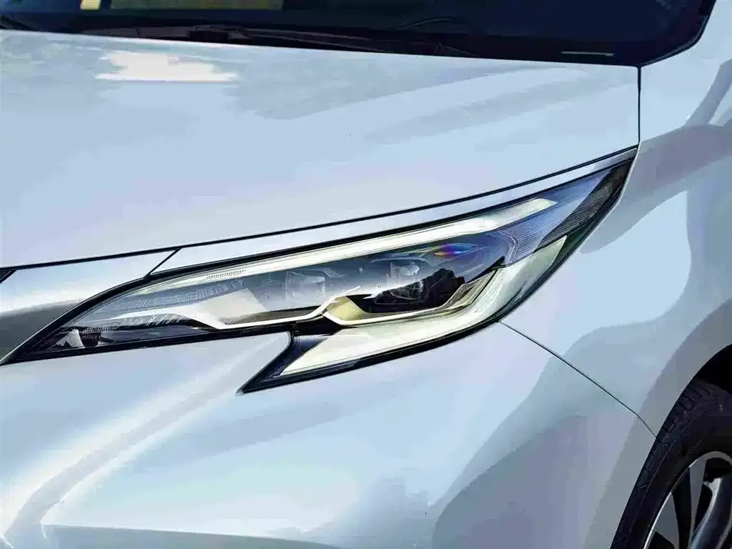 Toyota Granvia 2023 из CN, фото 6
