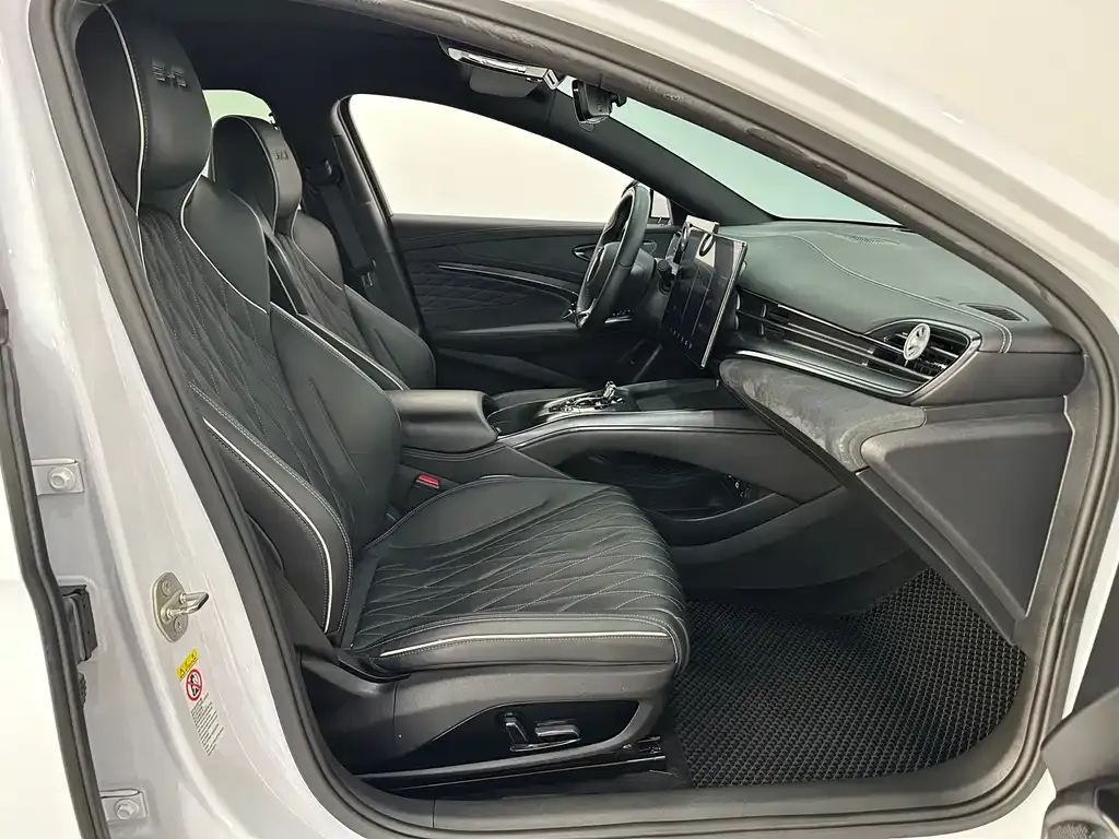 BYD Seal — фото 10