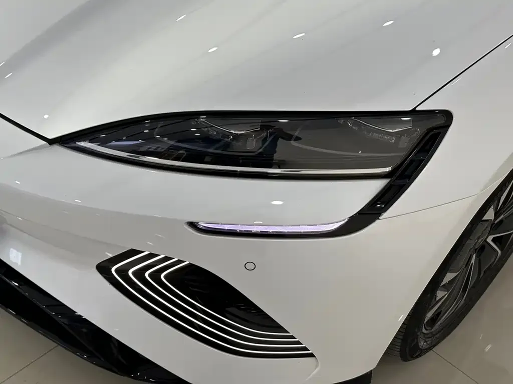 BYD Seal — фото 9