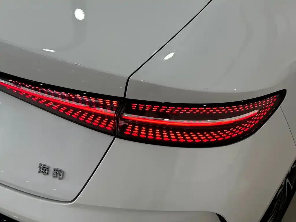 BYD Seal — фото 2