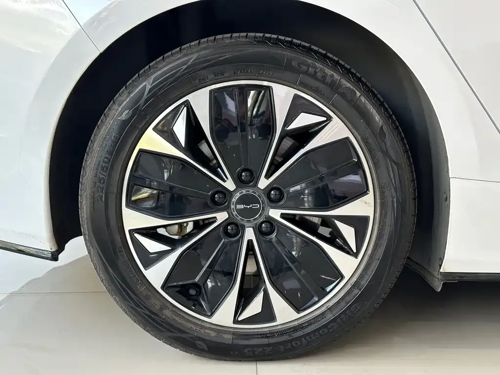 BYD Seal — фото 7