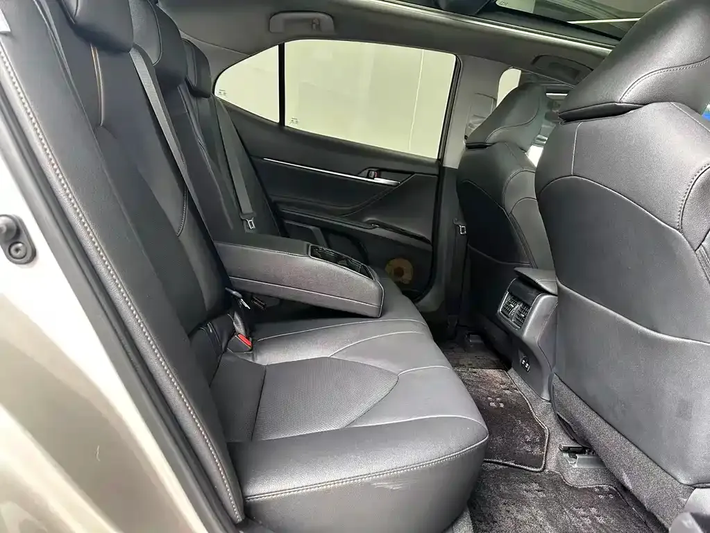 Toyota Camry — фото 6