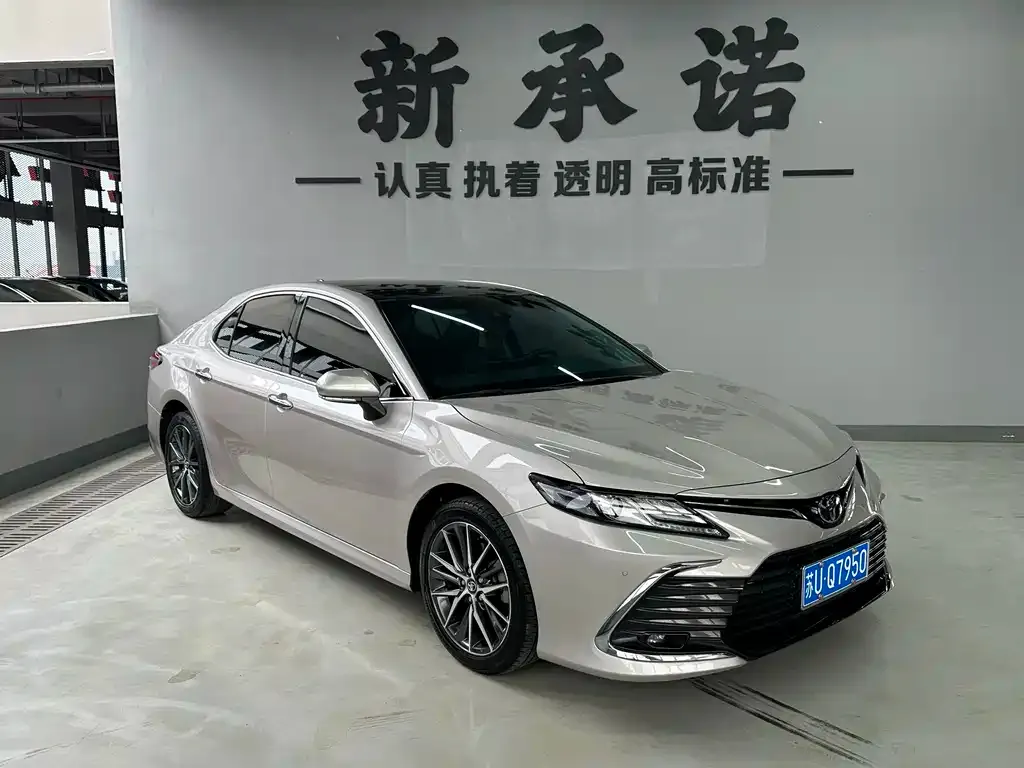Toyota Camry — фото 3