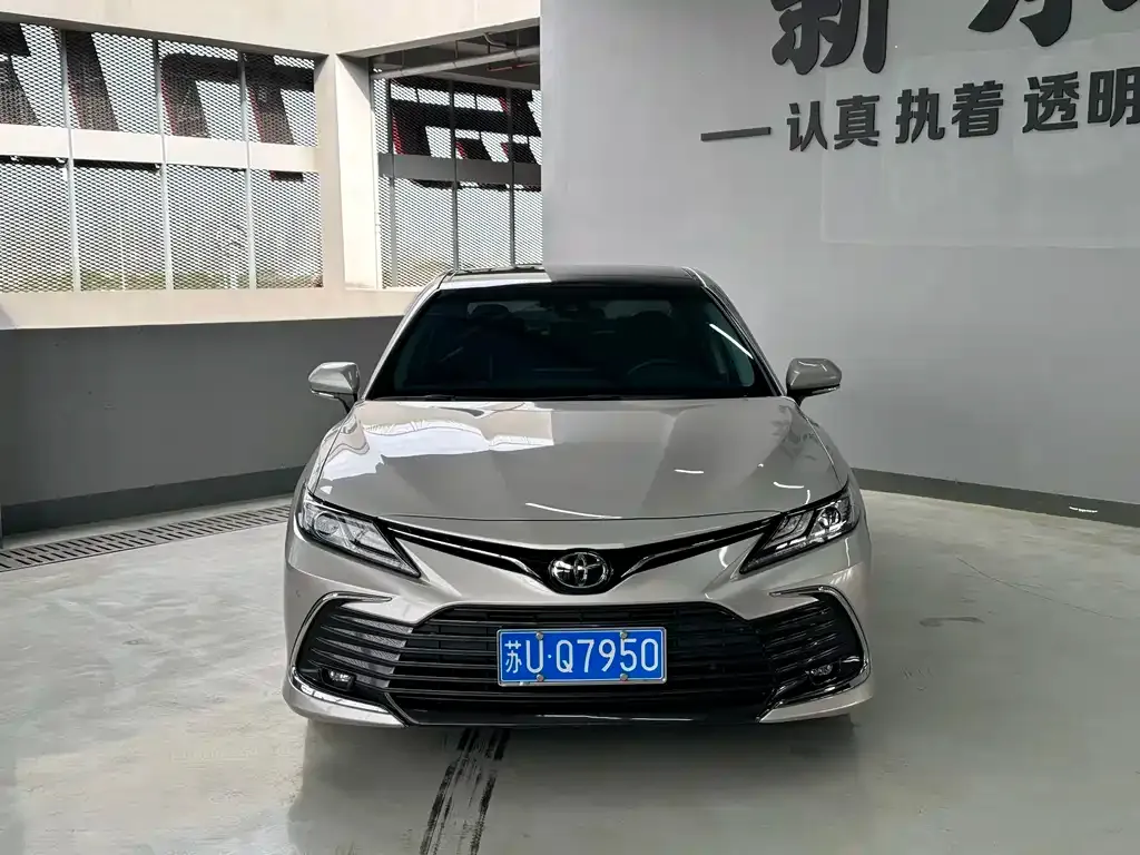 Toyota Camry — фото 4