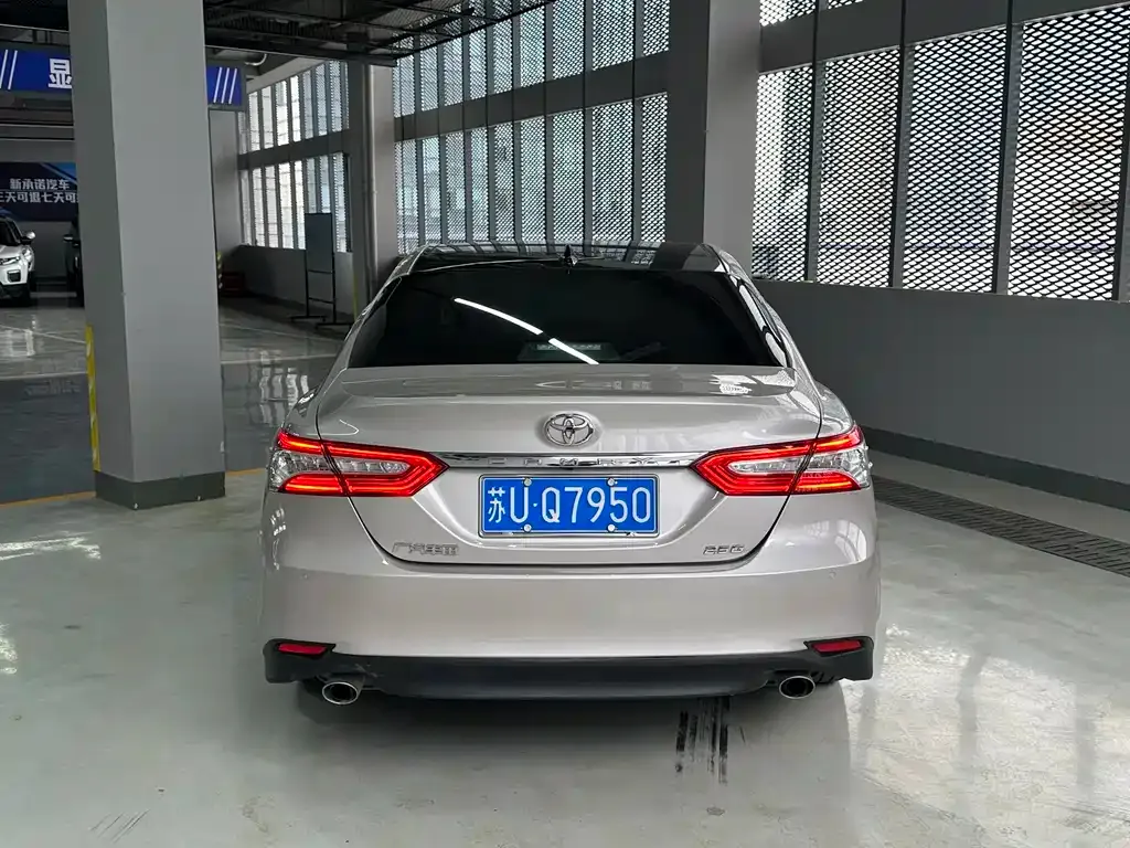 Toyota Camry — фото 8