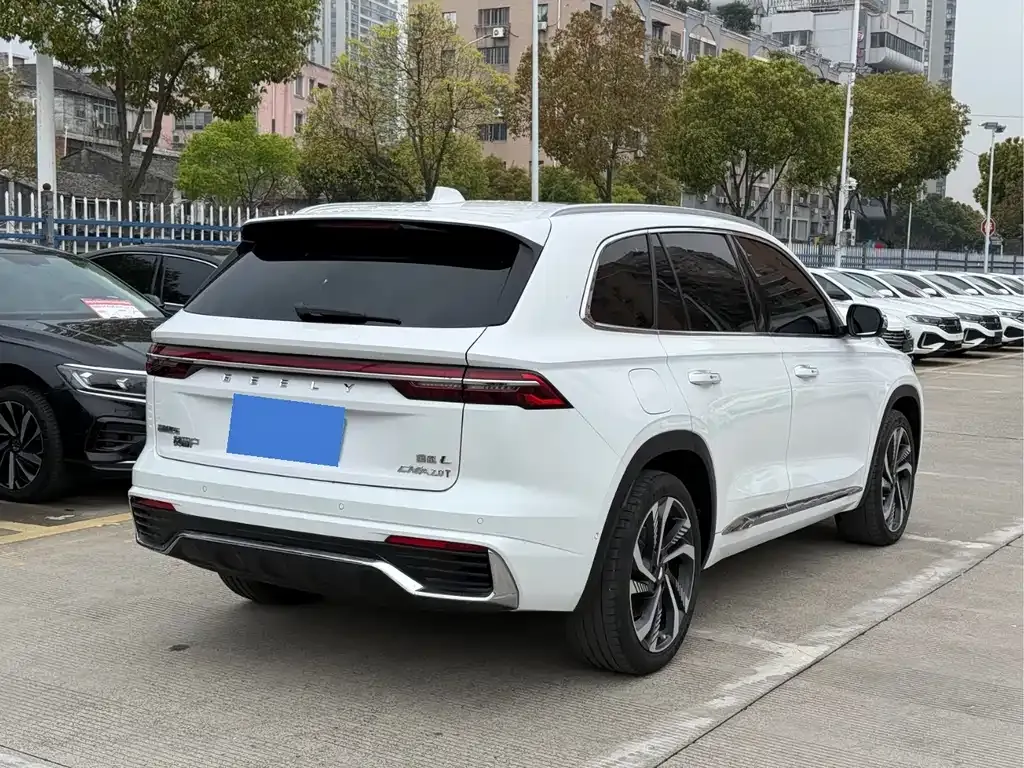 Geely Xingyue L — фото 8