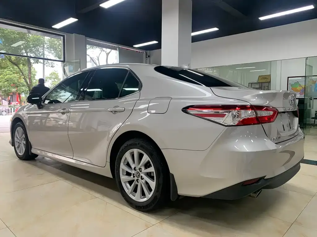 Toyota Camry — фото 10