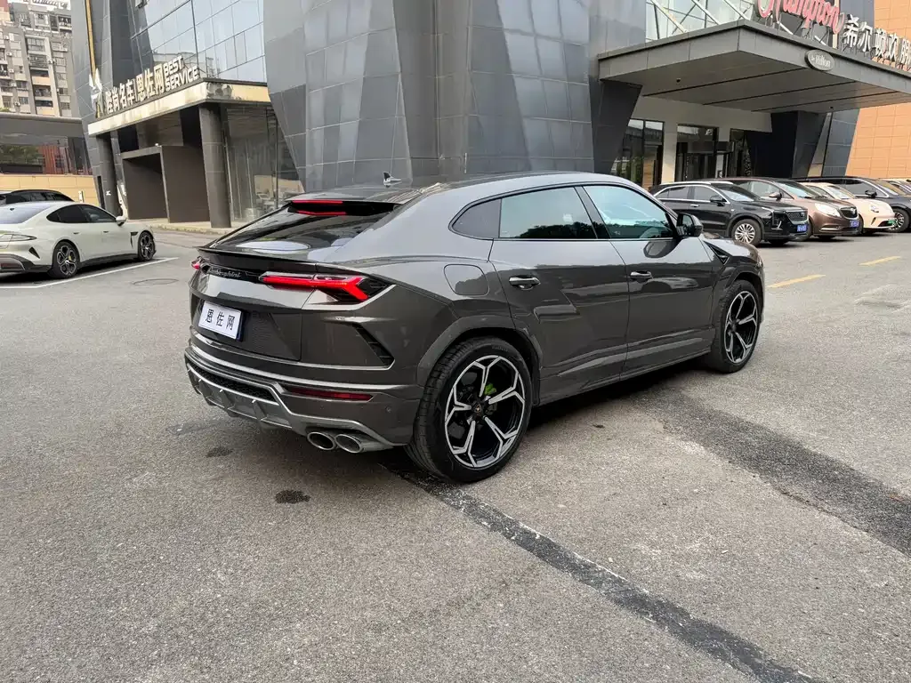 Lamborghini Urus — фото 8
