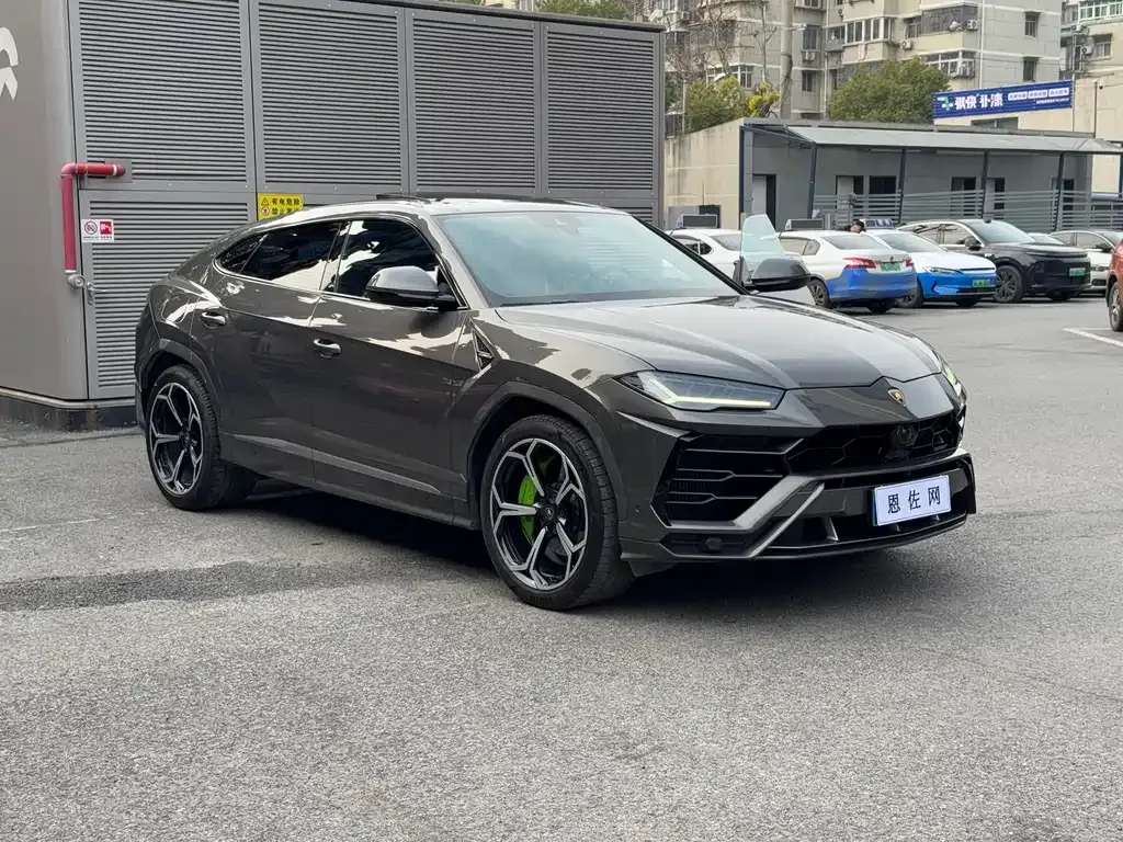 Lamborghini Urus — фото 10