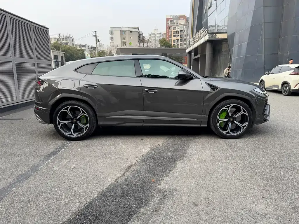 Lamborghini Urus — фото 7