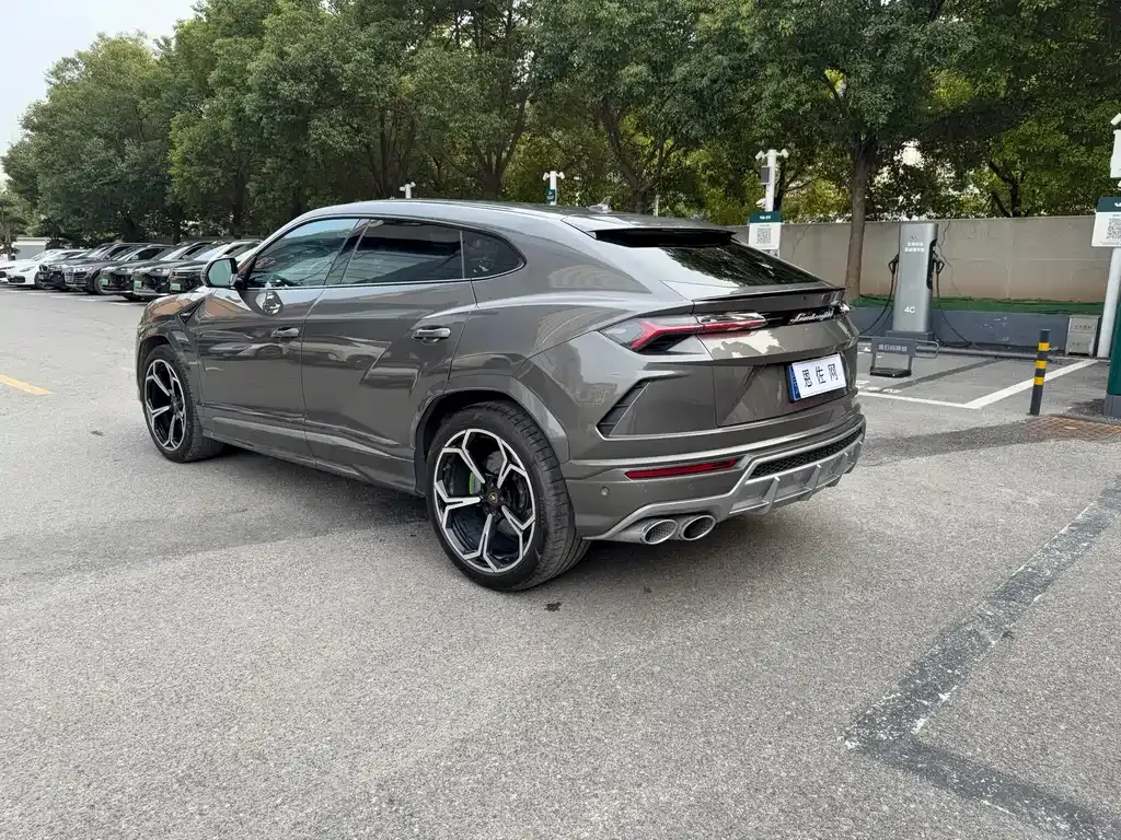 Lamborghini Urus — фото 9