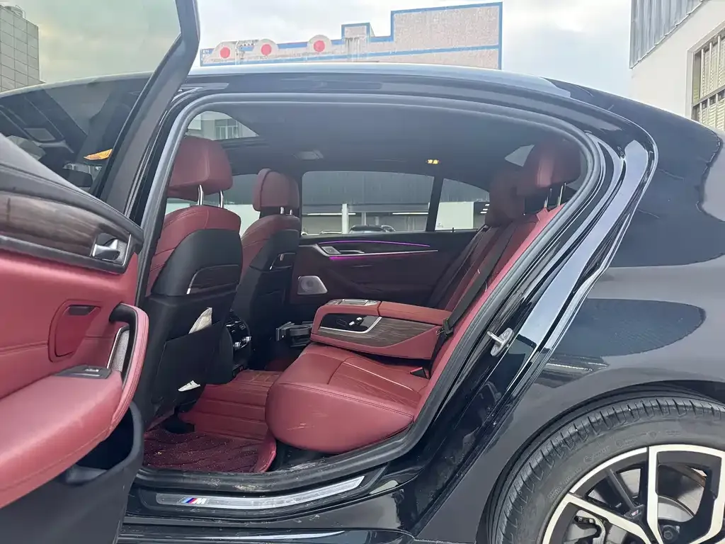 BMW 5 Series 2023 из CN, фото 8