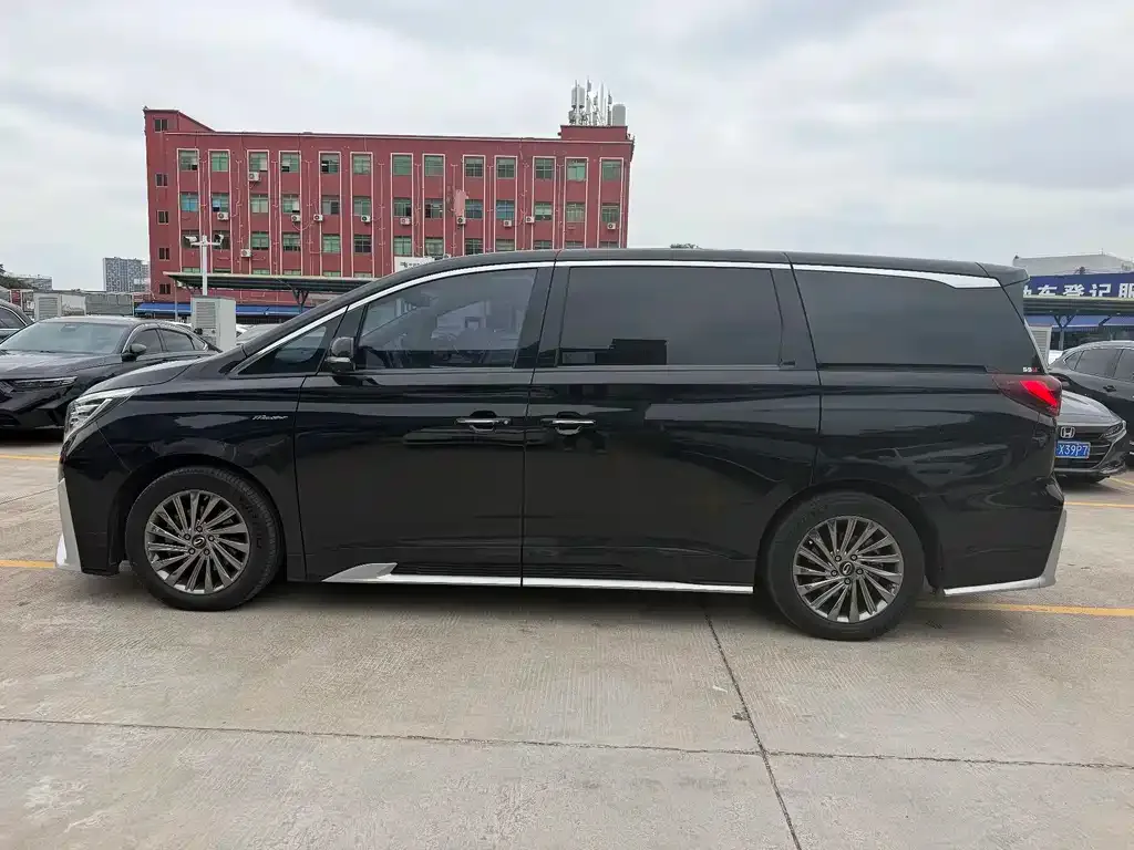 GAC Motor Trumpchi M8 — фото 2