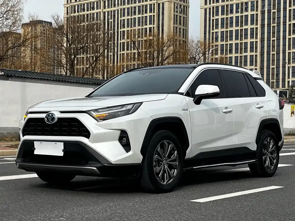 Toyota RAV4 — фото 1