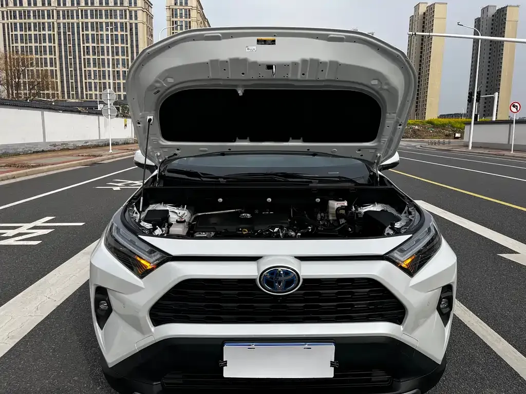 Toyota RAV4 — фото 6