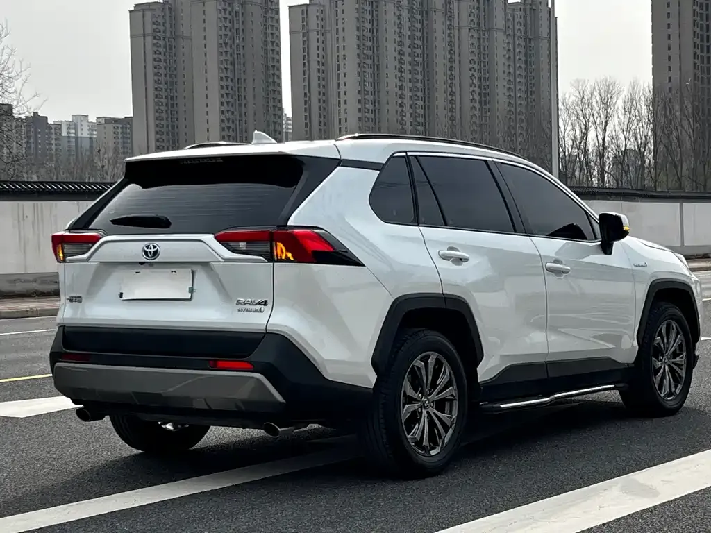 Toyota RAV4 — фото 9
