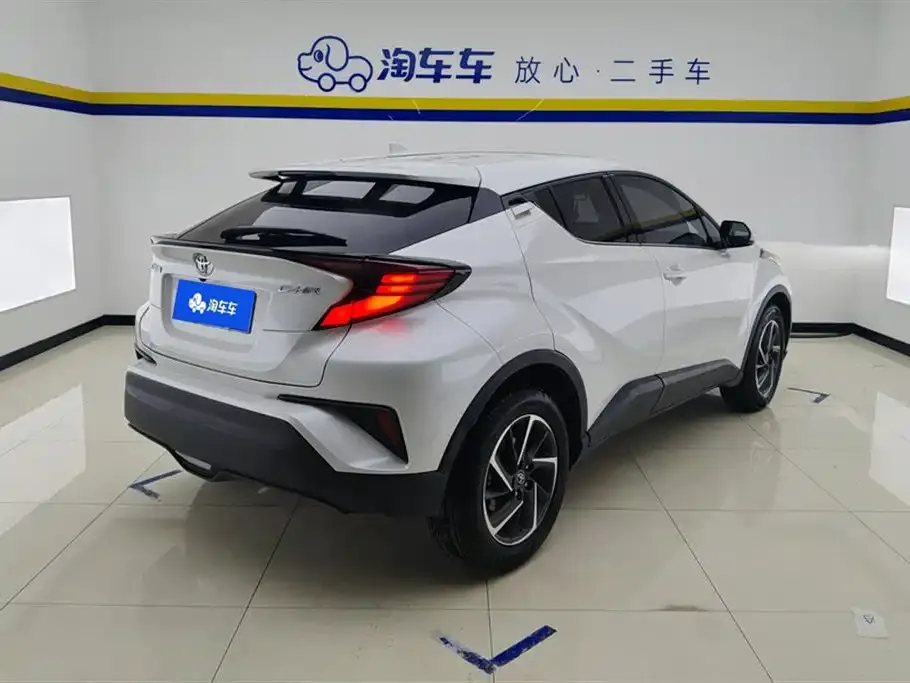 Toyota C-HR — фото 8