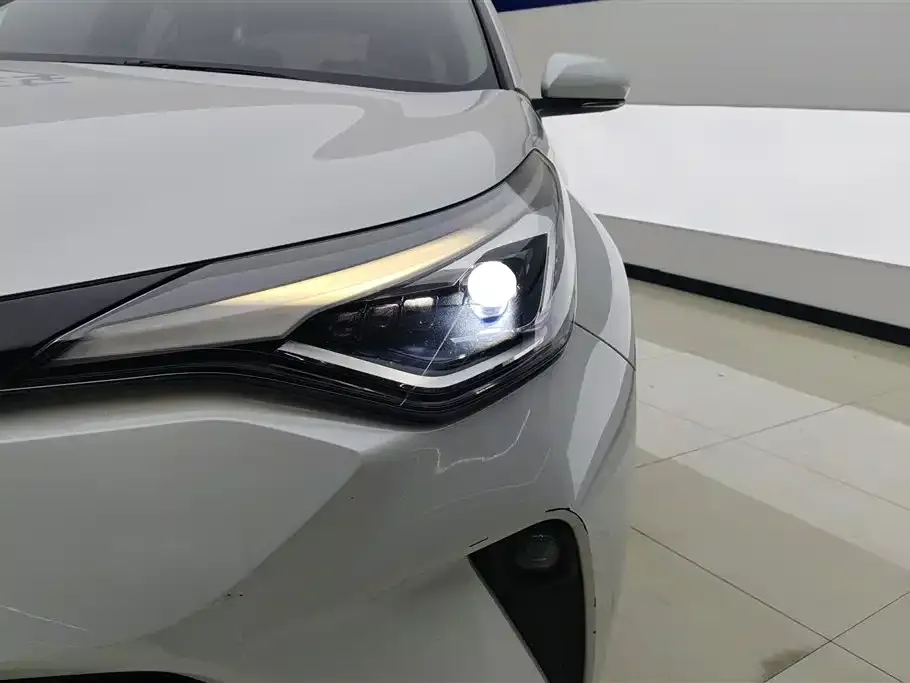 Toyota C-HR — фото 2