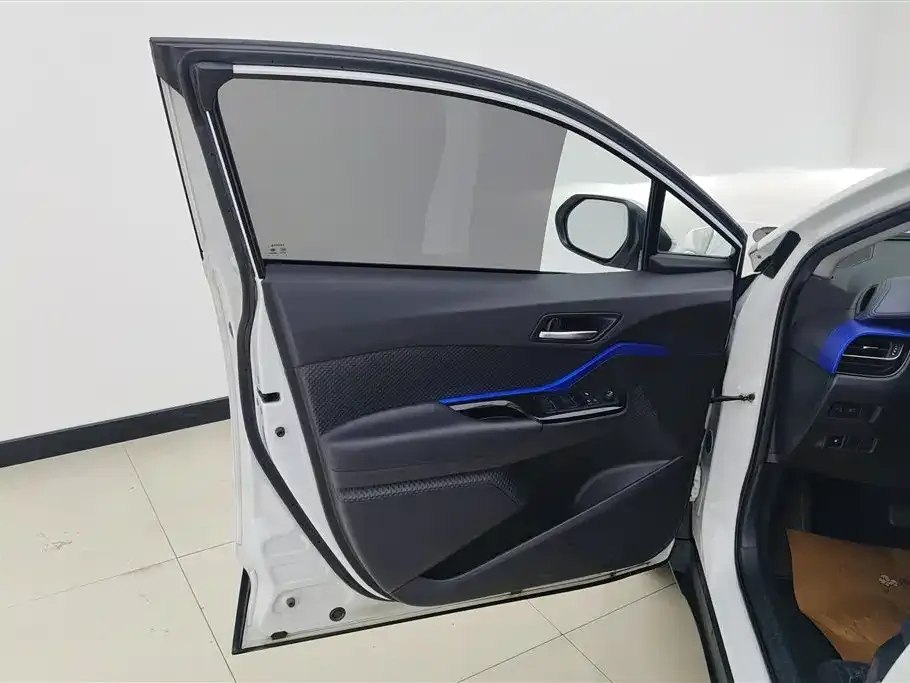 Toyota C-HR — фото 6