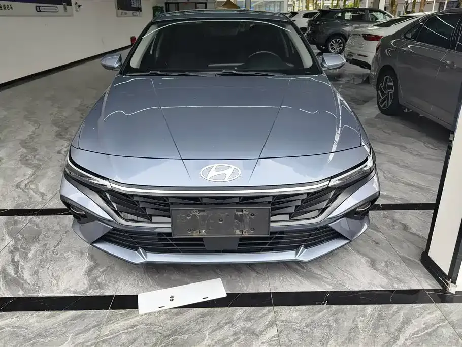 Hyundai Elantra — фото 10