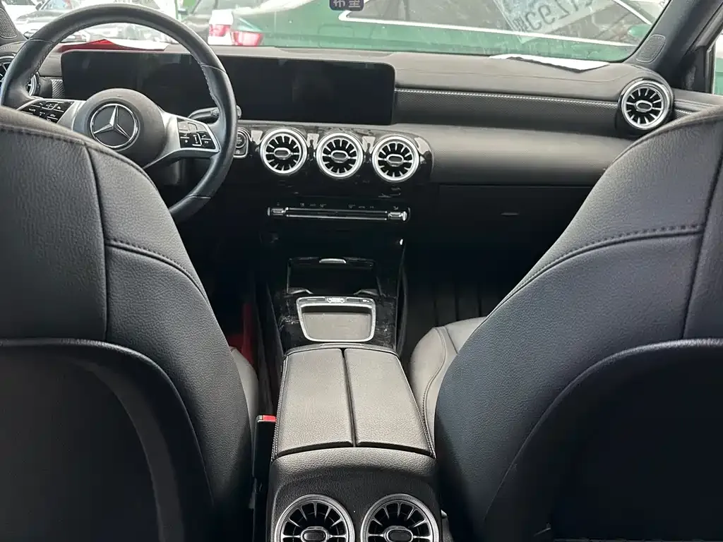 Mercedes-Benz A-Class 2024 из CN, фото 2
