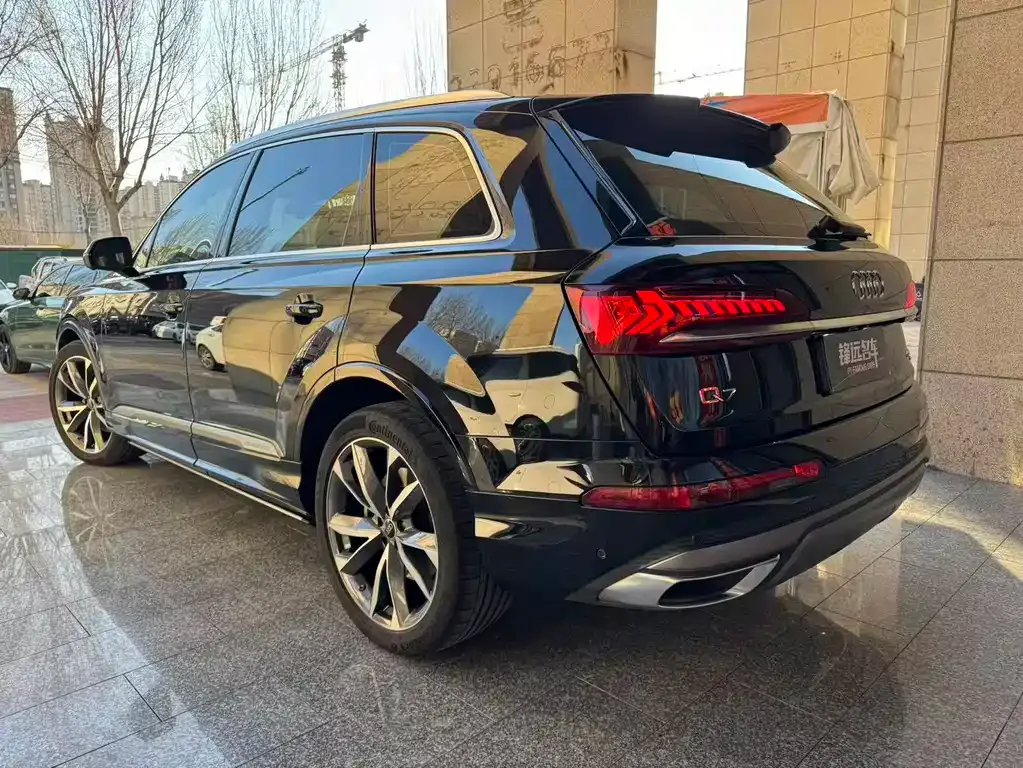 Audi Q7 — фото 9