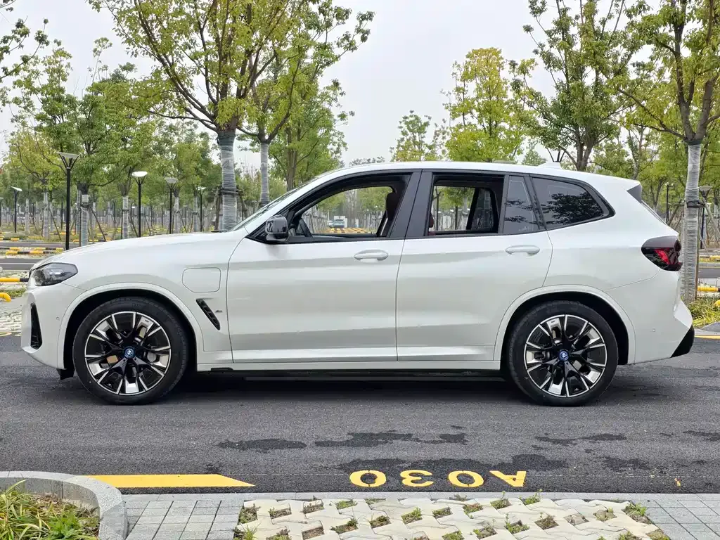 BMW iX3 2025 из CN, фото 10