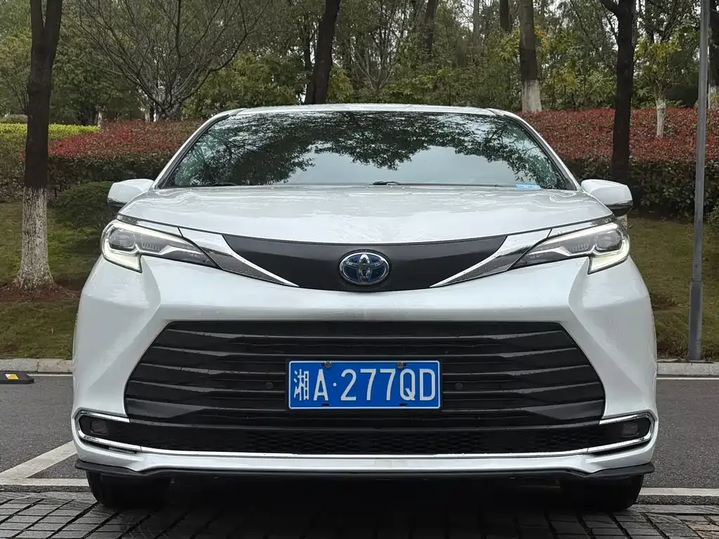 Toyota Sienna 2023 из CN, фото 4