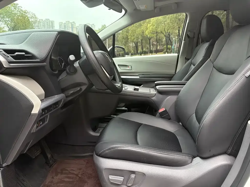 Toyota Sienna 2023 из CN, фото 7