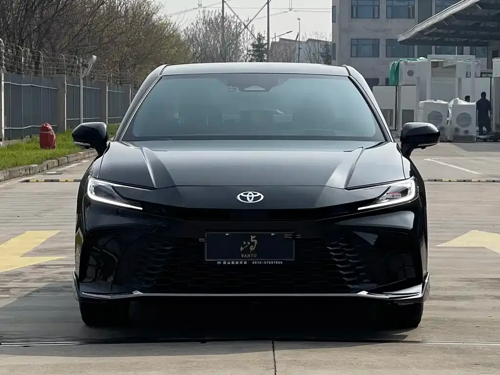 Toyota Camry — фото 7