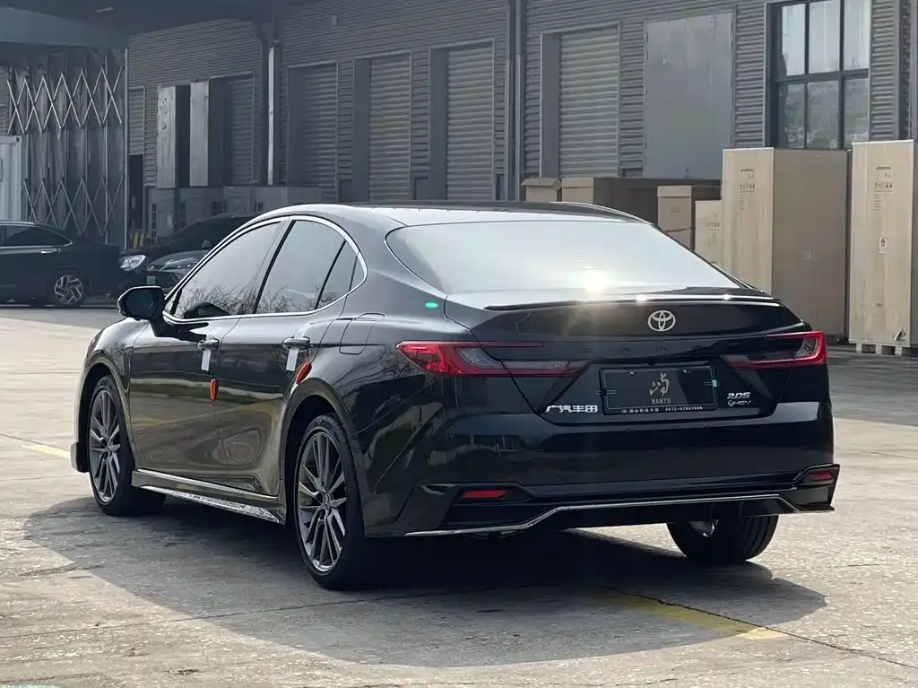 Toyota Camry — фото 5