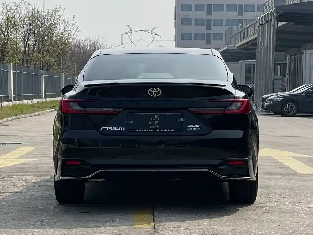 Toyota Camry — фото 4
