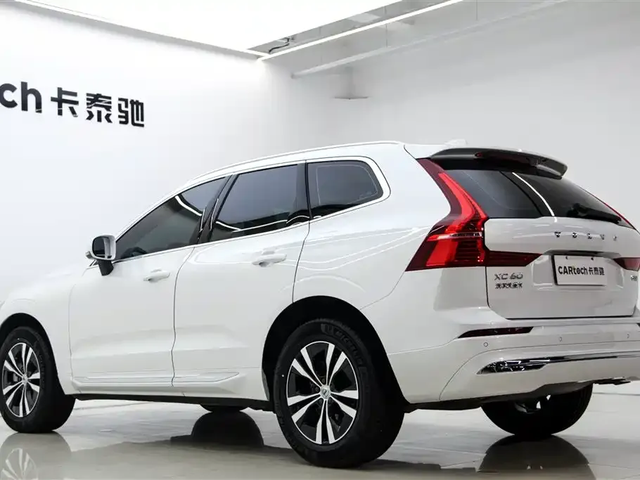 Volvo XC60 — фото 7