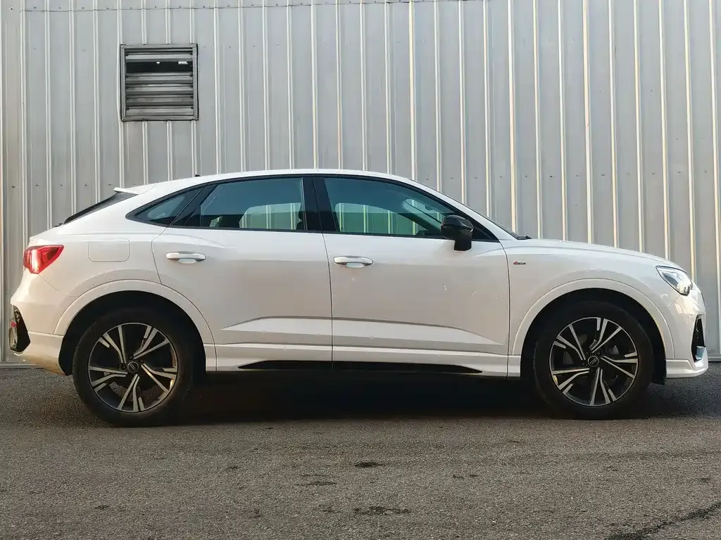 Audi Q3 Sportback — фото 10
