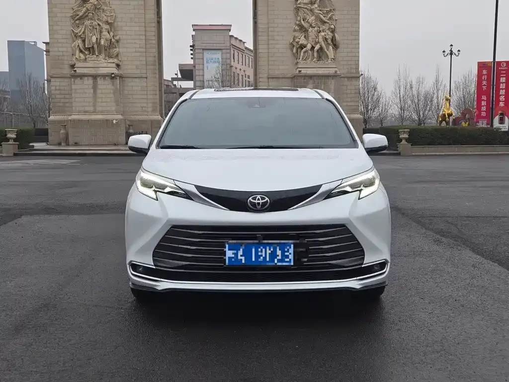 Toyota Sienna 2025 из CN, фото 1