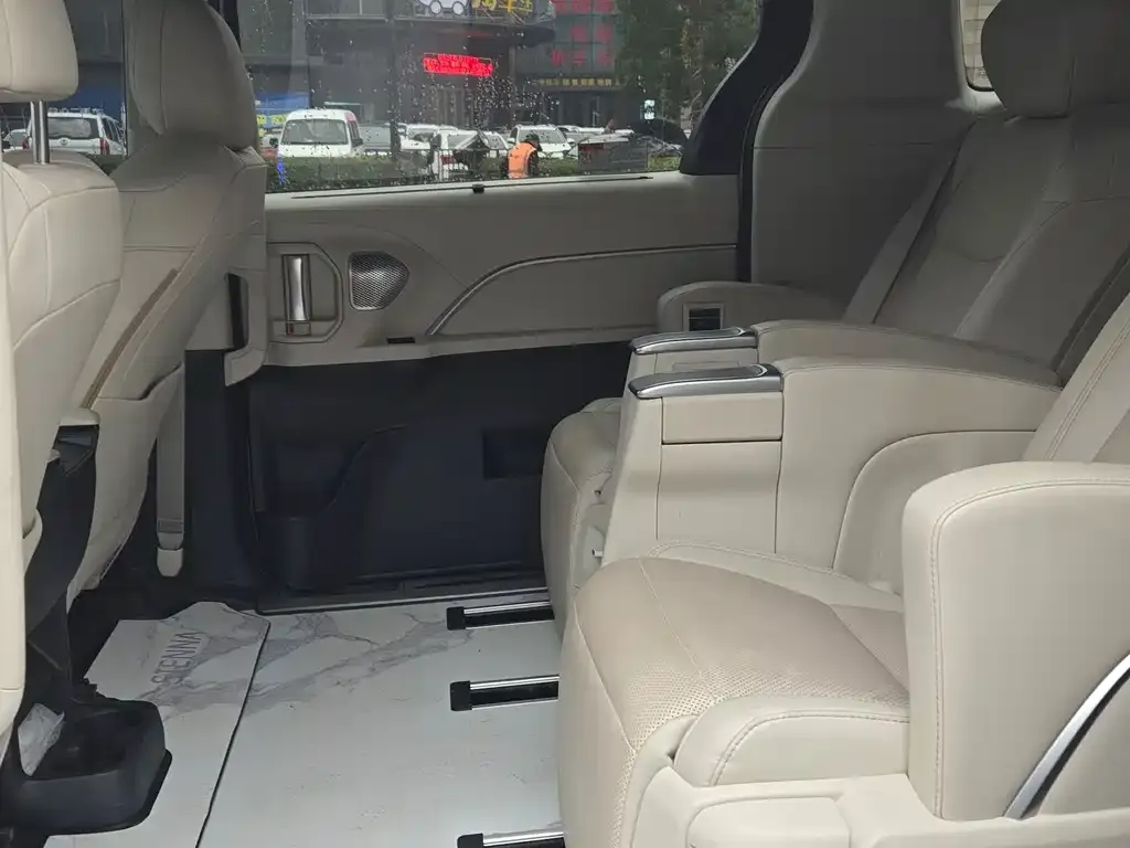 Toyota Sienna 2025 из CN, фото 7