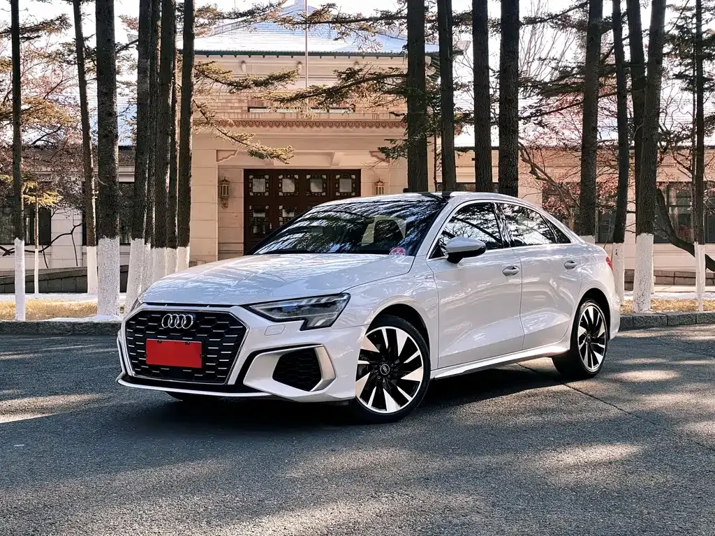Audi A3 — фото 1