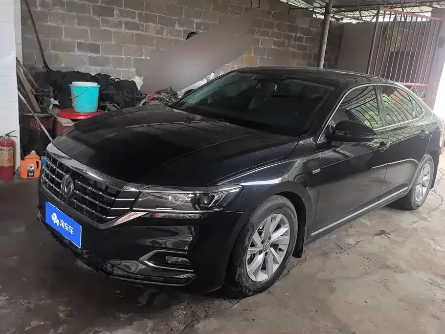 Volkswagen Passat — фото 1